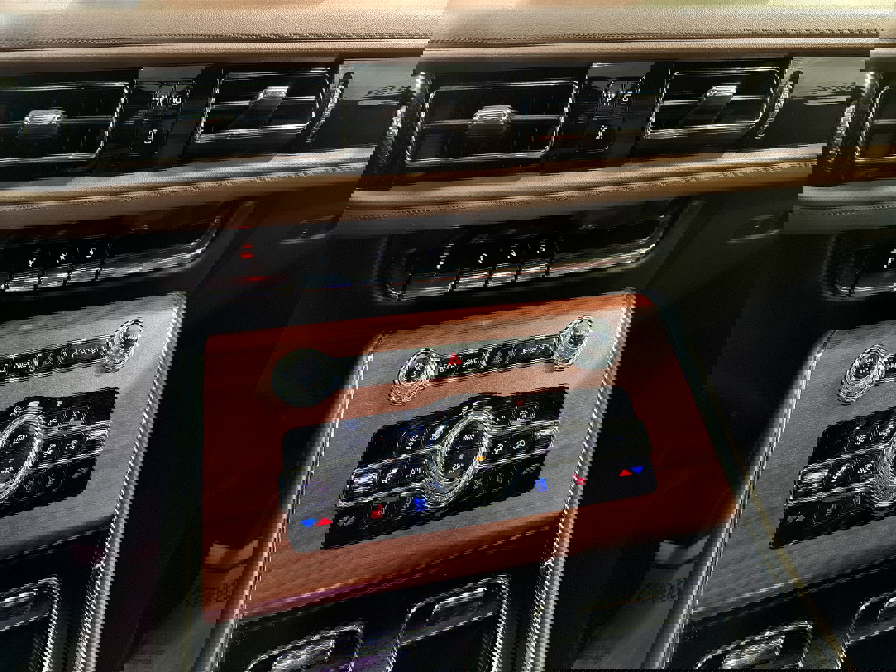 Used 2023 Lincoln Aviator Reserve w/ Equipment Group 201A image 21