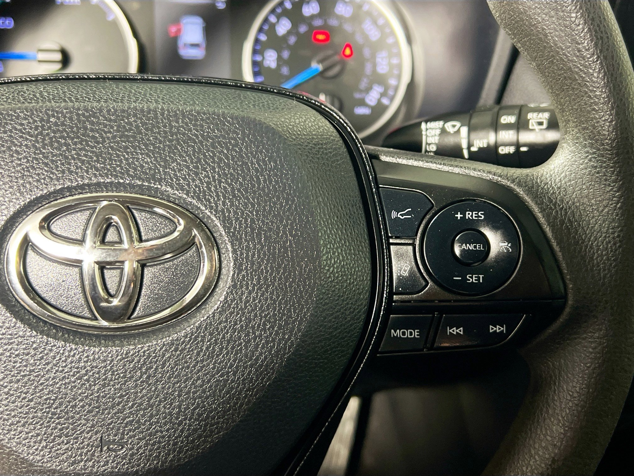 Used 2021 Toyota RAV4 XLE image 19