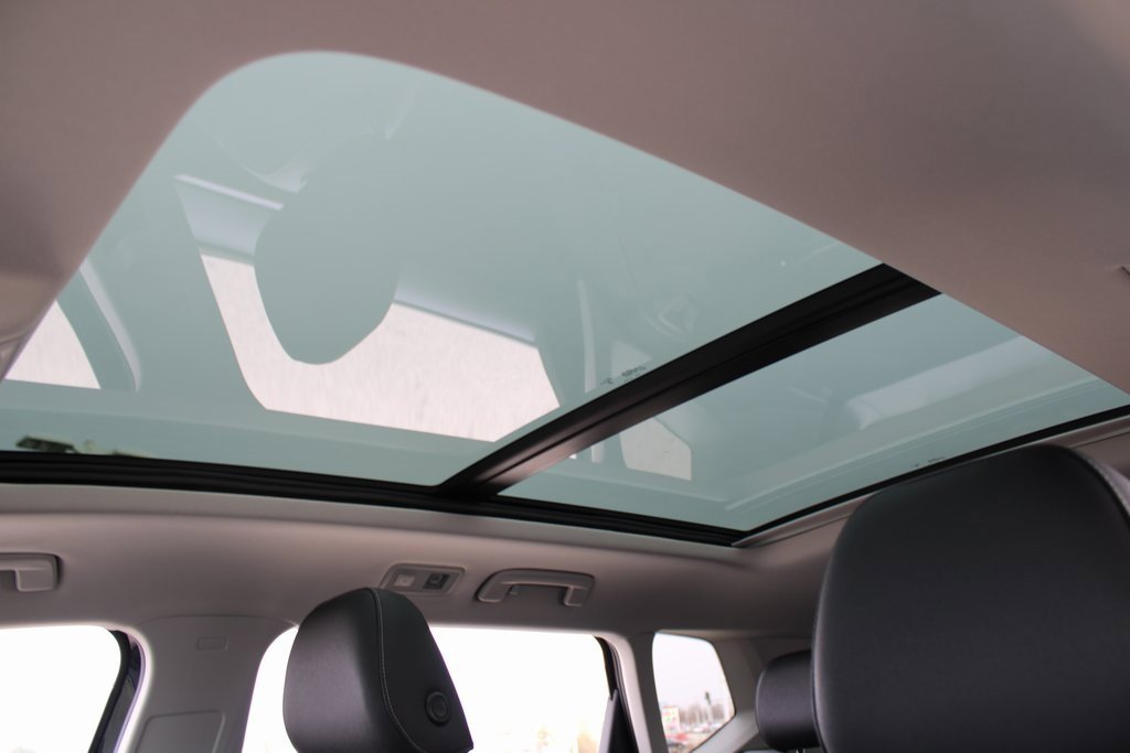 Certified 2025 Volkswagen Taos SE image 19