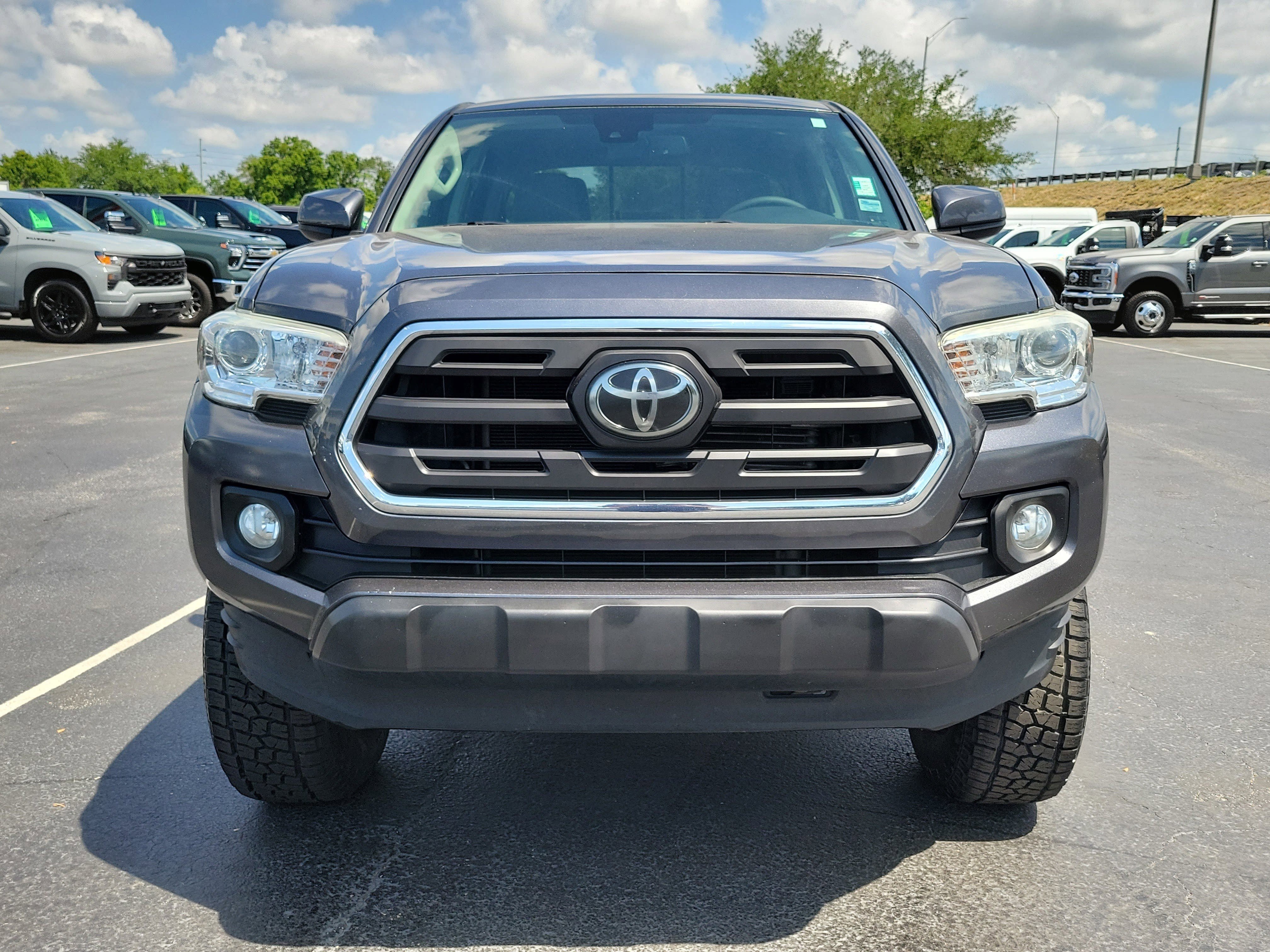 Used 2019 Toyota Tacoma SR5 AWD/4WD image 2