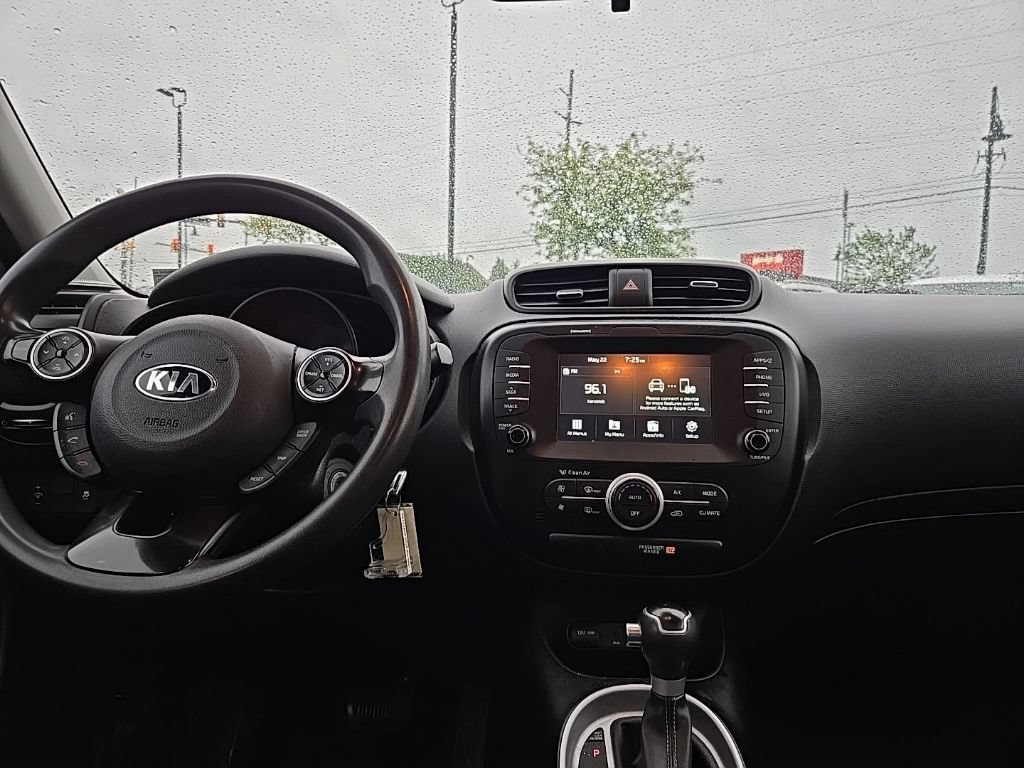 Used 2018 Kia Soul + FWD image 33
