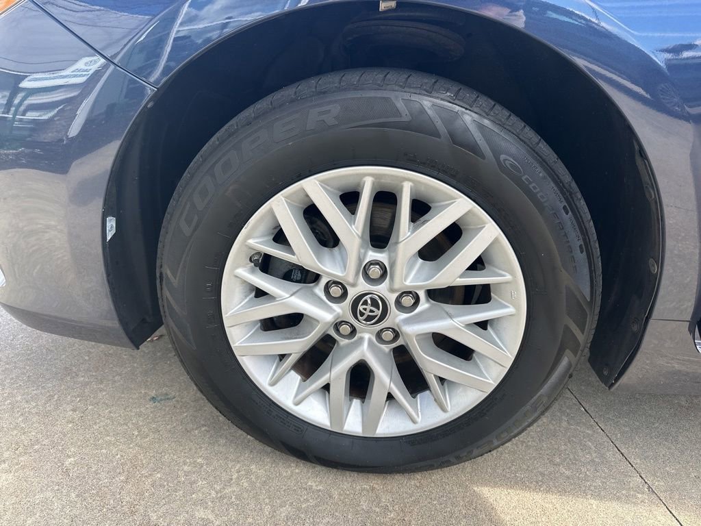 Used 2017 Toyota Camry LE image 29