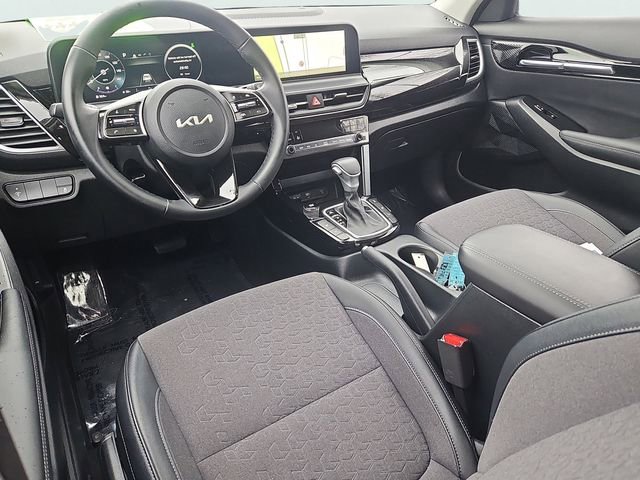 Certified 2024 Kia Seltos X-Line image 11