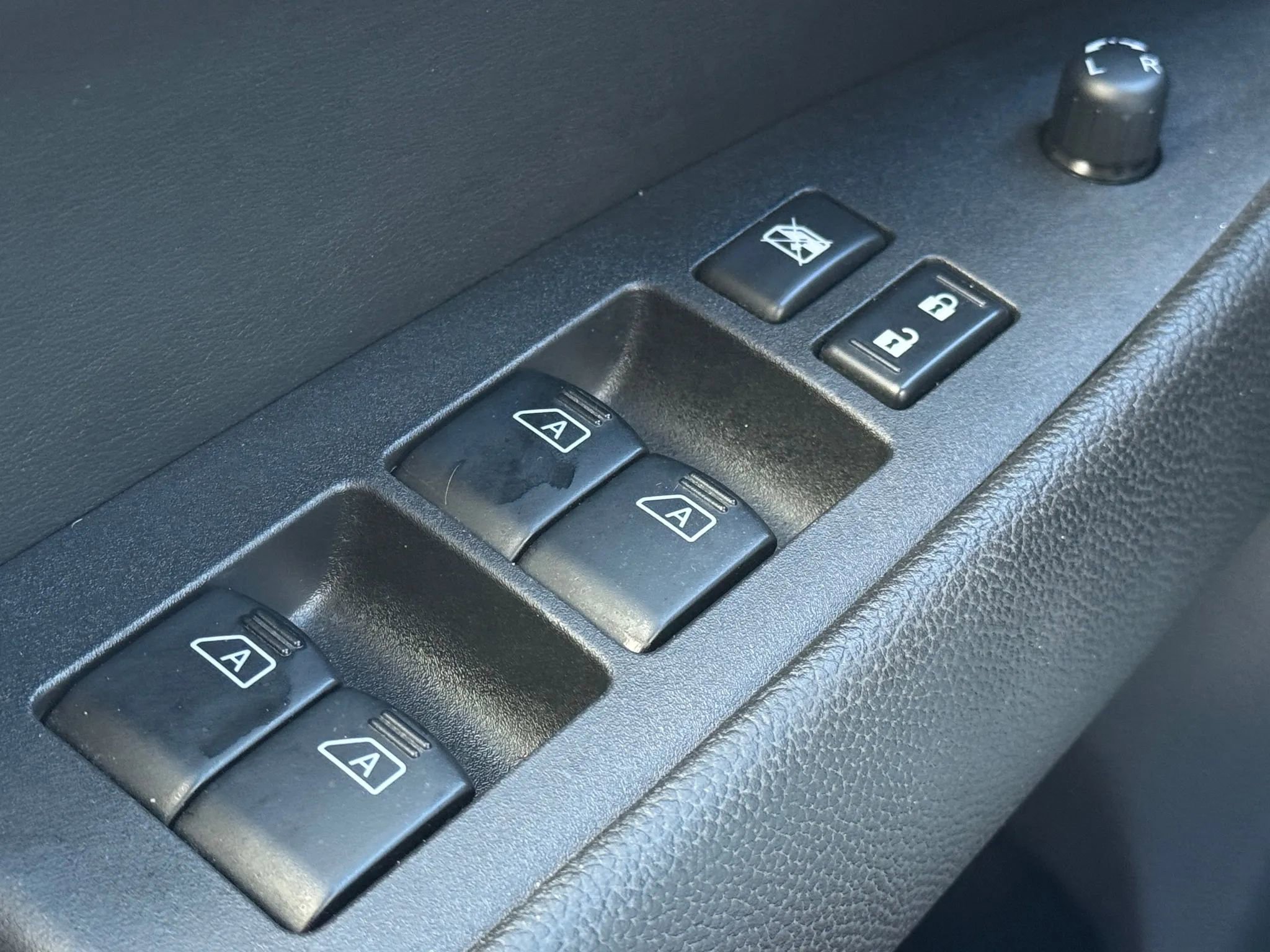 Used 2010 INFINITI G37 Anniversary Edition image 24