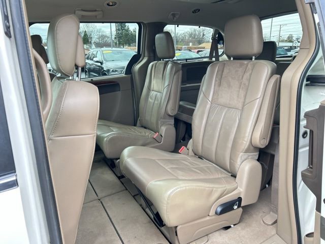 Used 2012 Chrysler Town & Country Limited image 19
