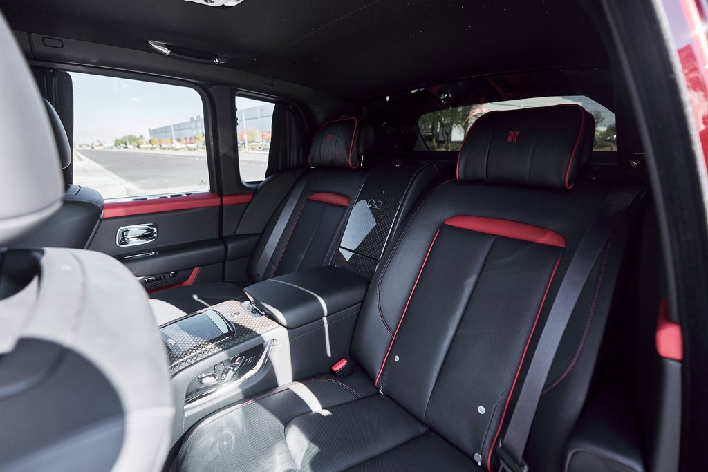 Used 2022 Rolls-Royce Cullinan Black Badge image 45