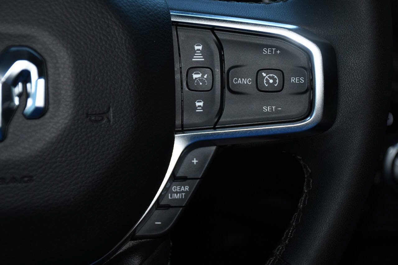 Used 2025 RAM 1500 Laramie AWD/4WD image 34