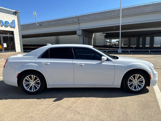 Used 2019 Chrysler 300 Touring w/ Driver Convenience Group RWD image 2