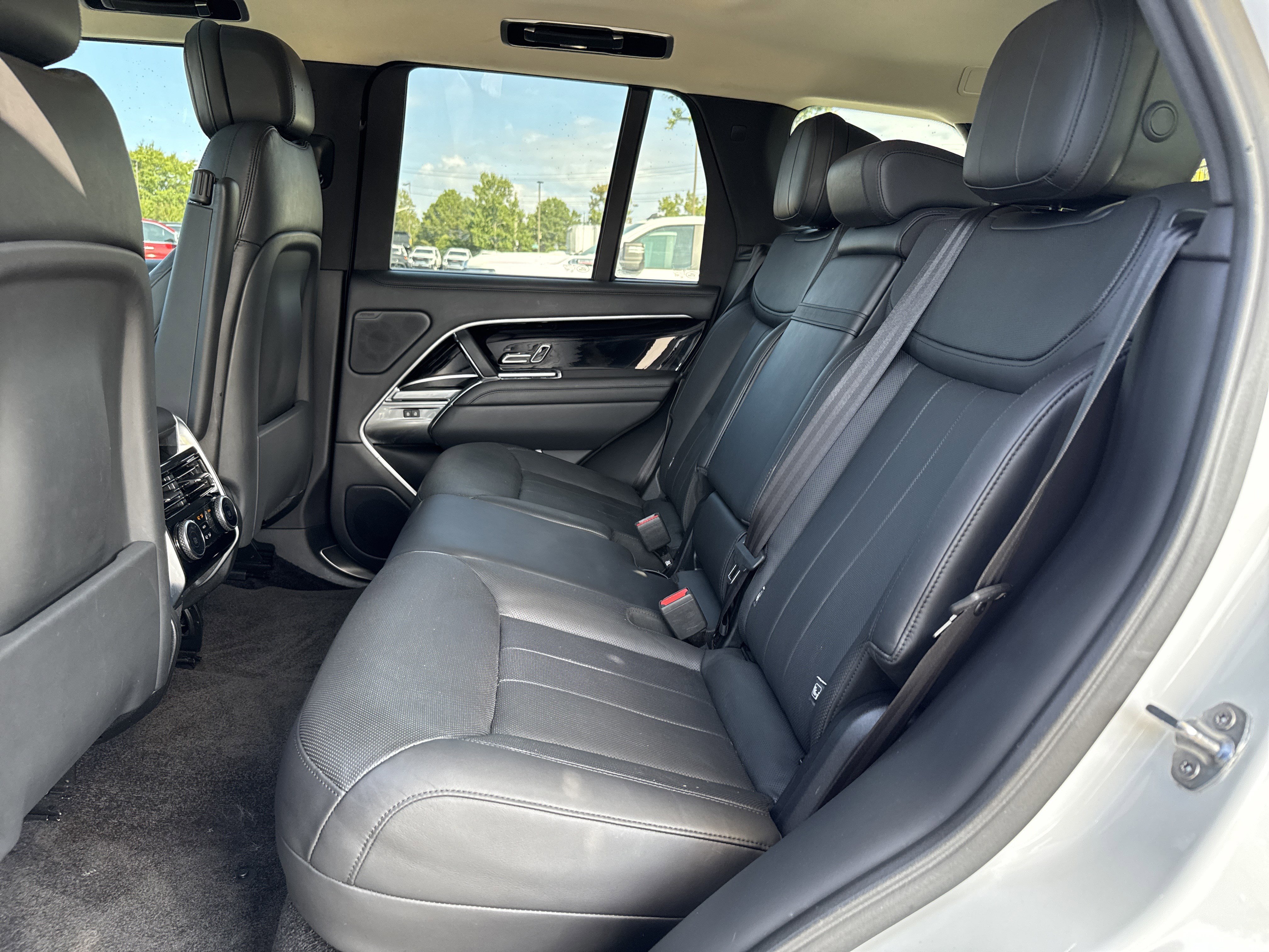 Used 2022 Land Rover Range Rover SE image 30