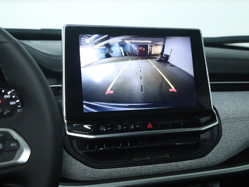 Used 2024 Jeep Compass Latitude image 29