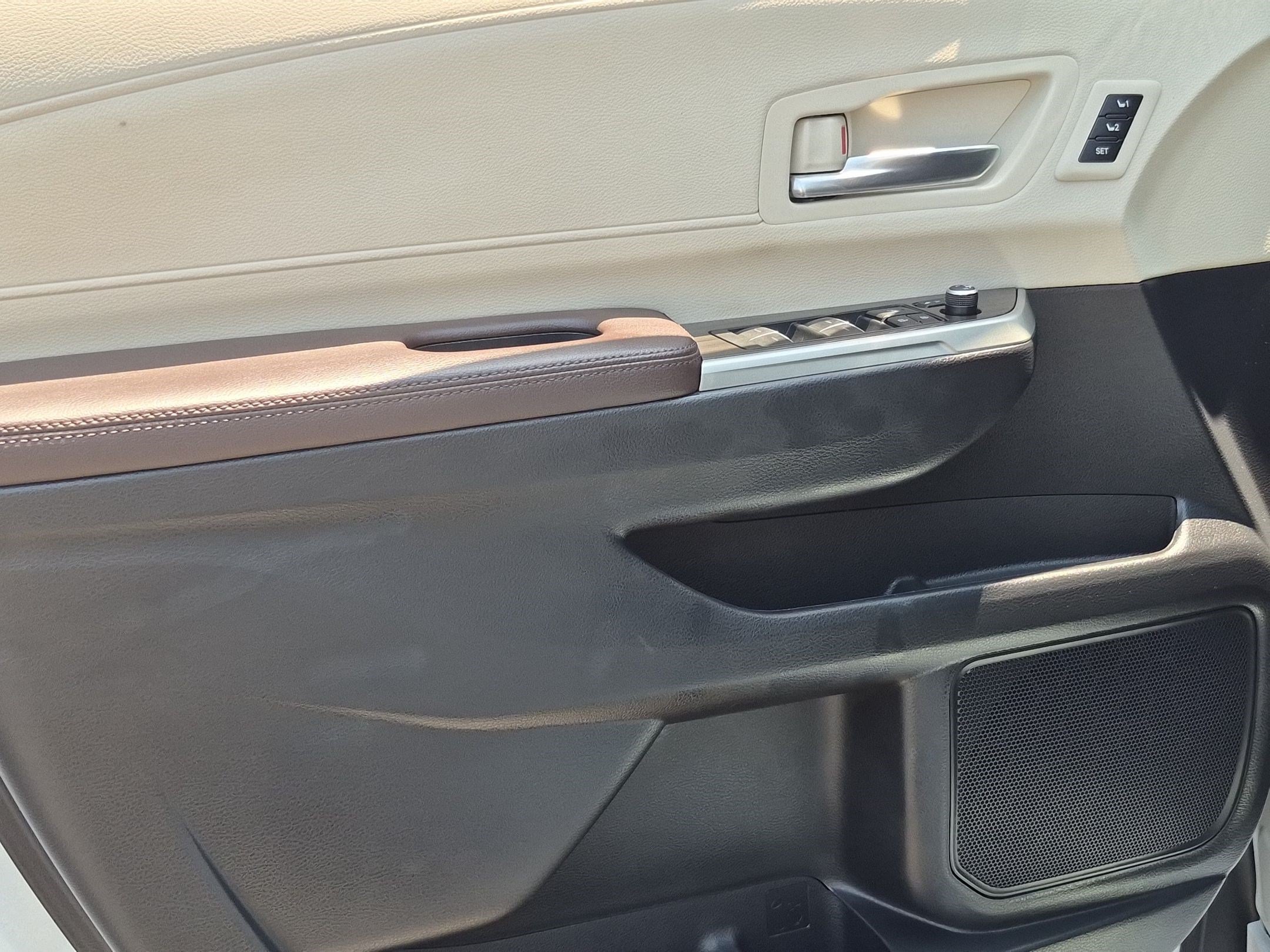 Used 2024 Toyota Sienna Platinum FWD image 14