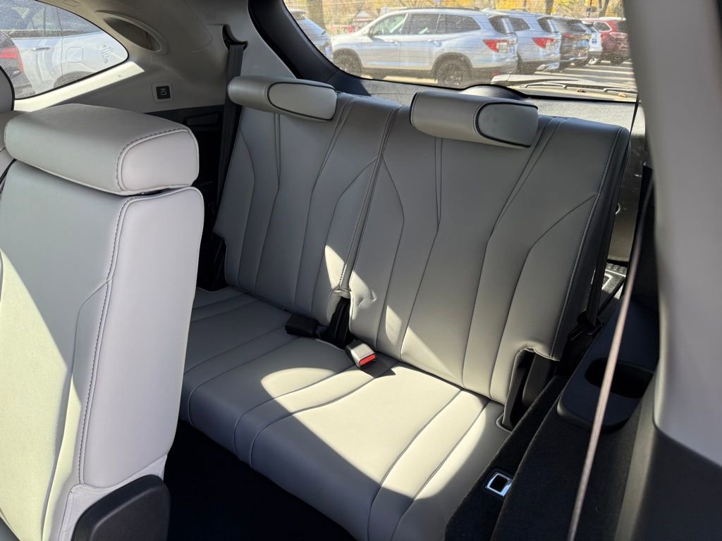 Used 2023 Acura MDX SH-AWD w/ Advance Package image 15