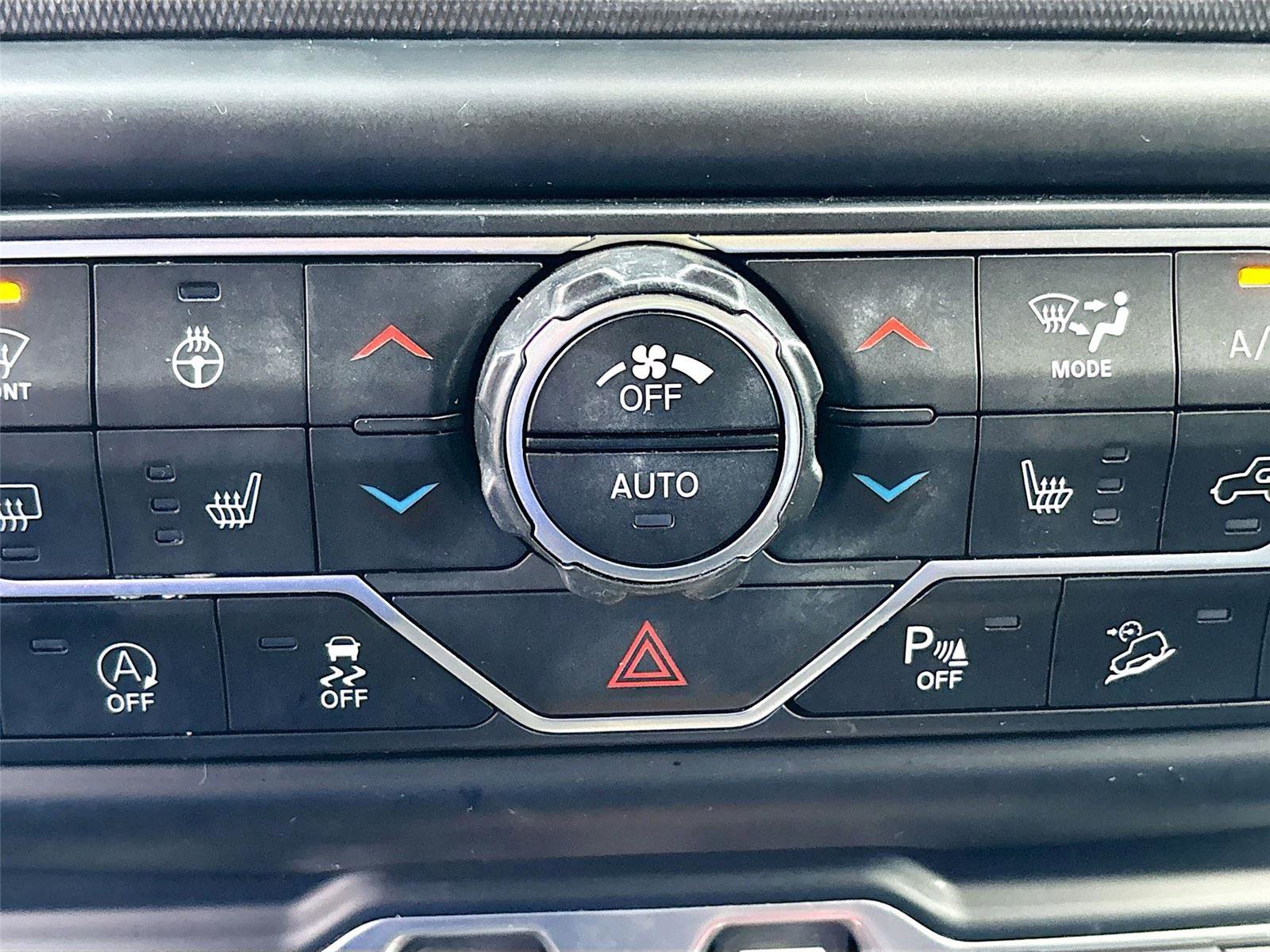 Used 2019 Jeep Wrangler Unlimited Sahara image 16