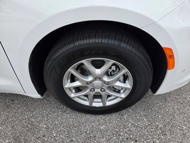 New 2027 Chrysler Pacifica Select w/ Family Tech Group FWD image 17