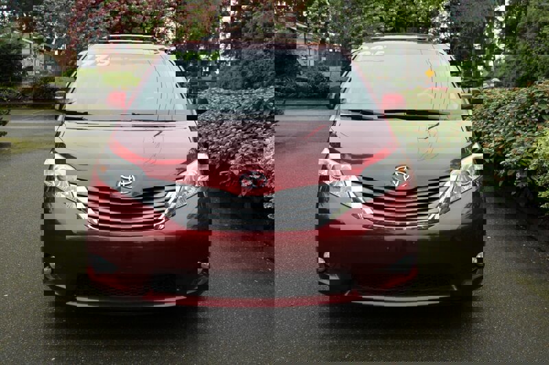 Used 2011 Toyota Sienna XLE w/ Entertainment Pkg image 11