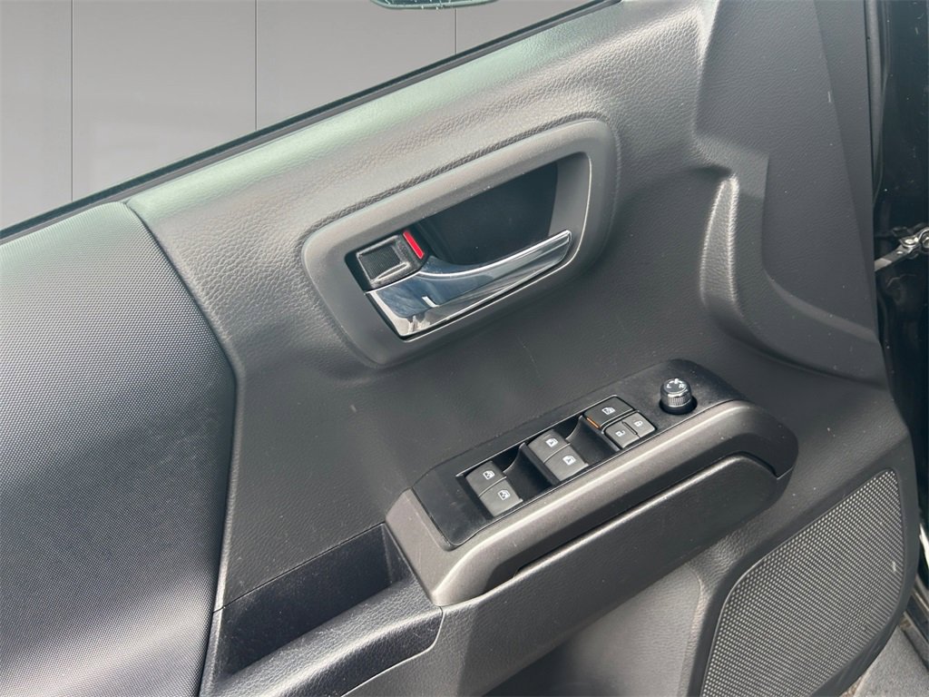 Used 2023 Toyota Tacoma TRD Sport w/ Technology Package image 11