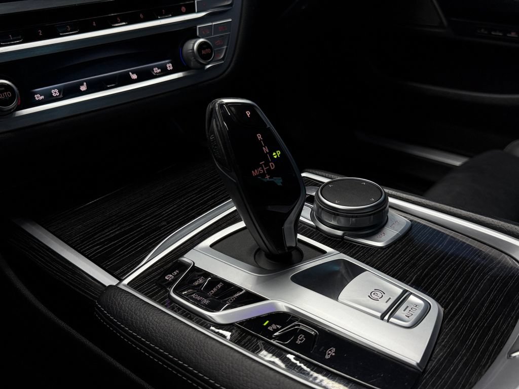 Used 2021 BMW 740i w/ M Sport Package RWD image 23