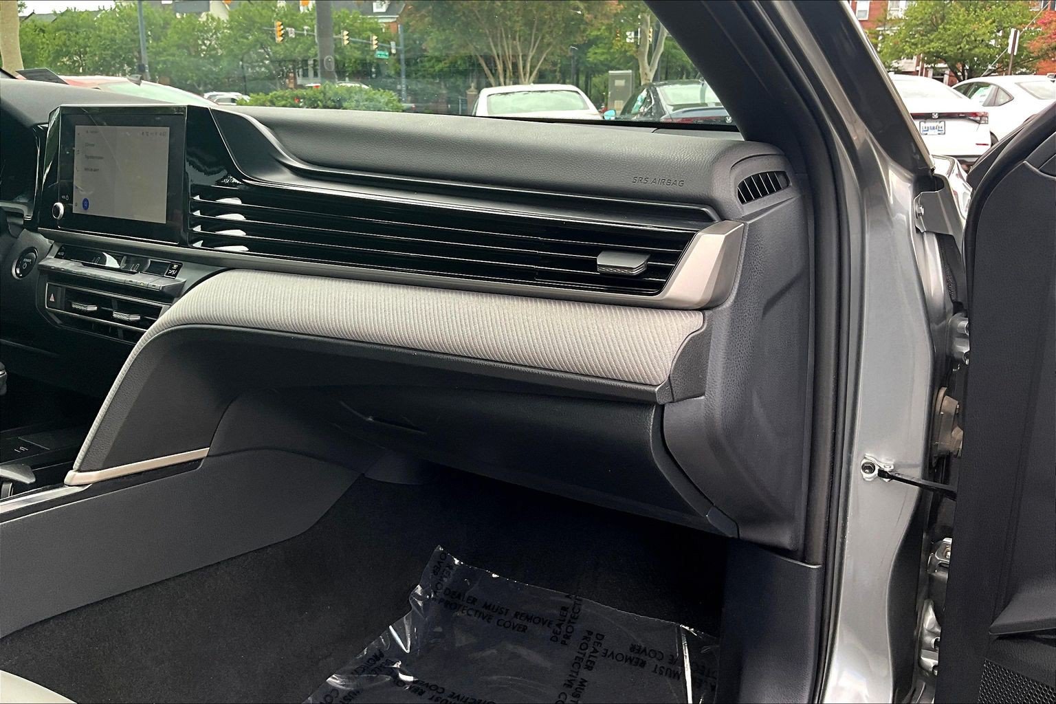 Used 2025 Toyota Camry SE FWD image 15