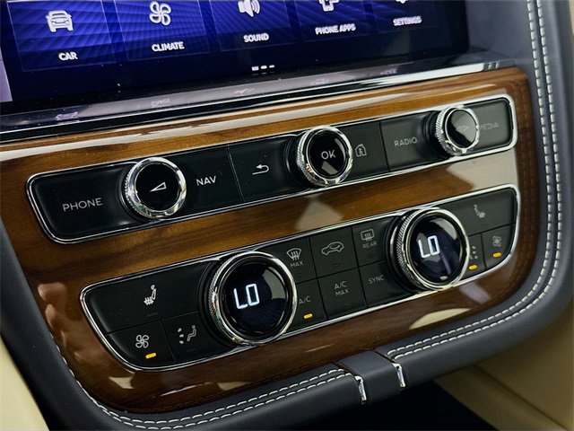 Used 2022 Bentley Bentayga image 18