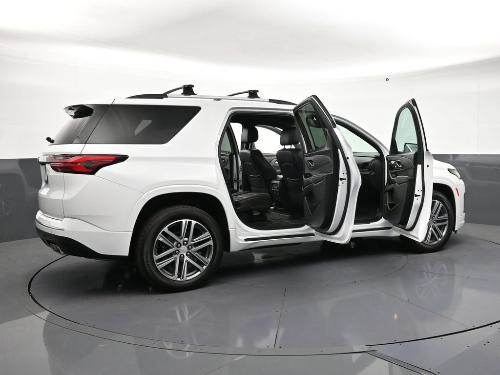 Used 2023 Chevrolet Traverse High Country w/ LPO, Floor Liner Package AWD/4WD image 32