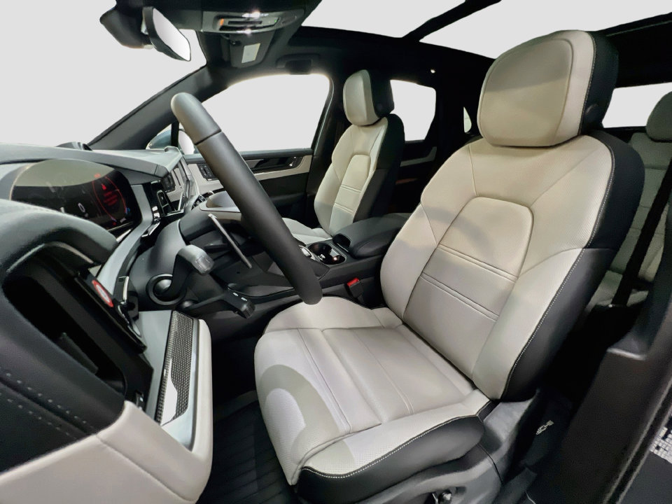 New 2026 Porsche Cayenne AWD/4WD image 5
