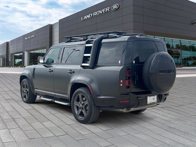 Used 2023 Land Rover Defender 130 X-Dynamic SE image 3
