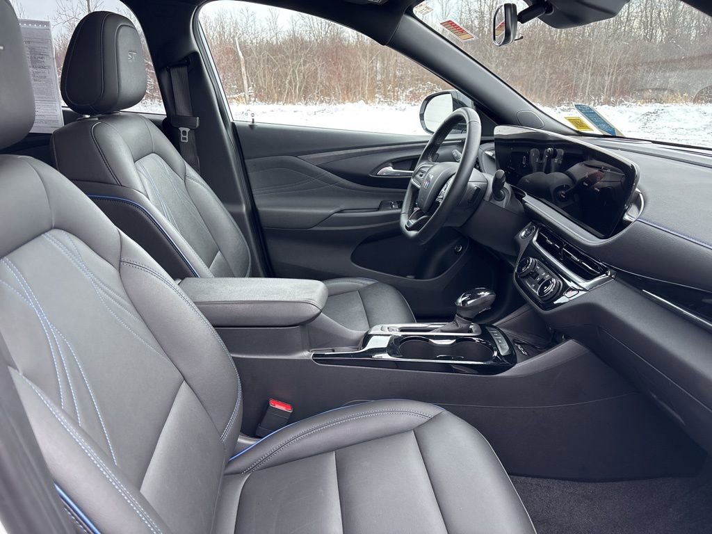 Used 2025 Buick Envista Sport Touring w/ Experience Buick Package image 29