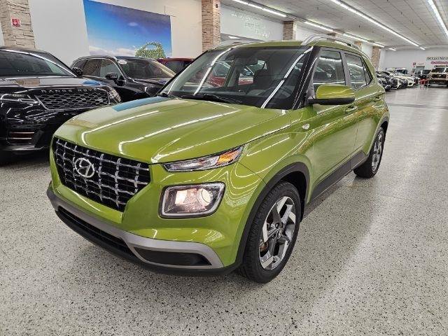 Used 2021 Hyundai Venue SEL FWD image 1