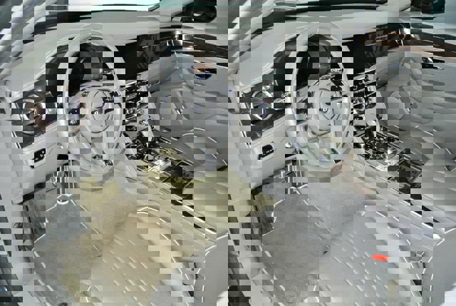 Used 2020 Bentley Flying Spur W12 image 16