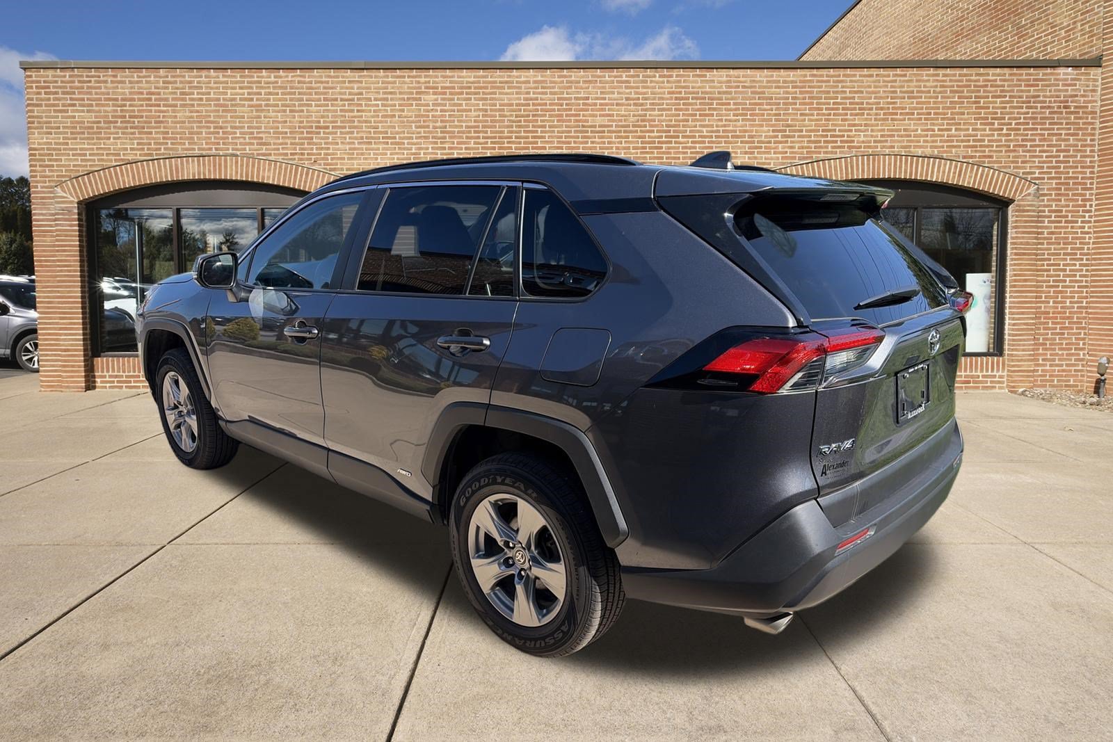 Used 2025 Toyota RAV4 XLE AWD/4WD image 6