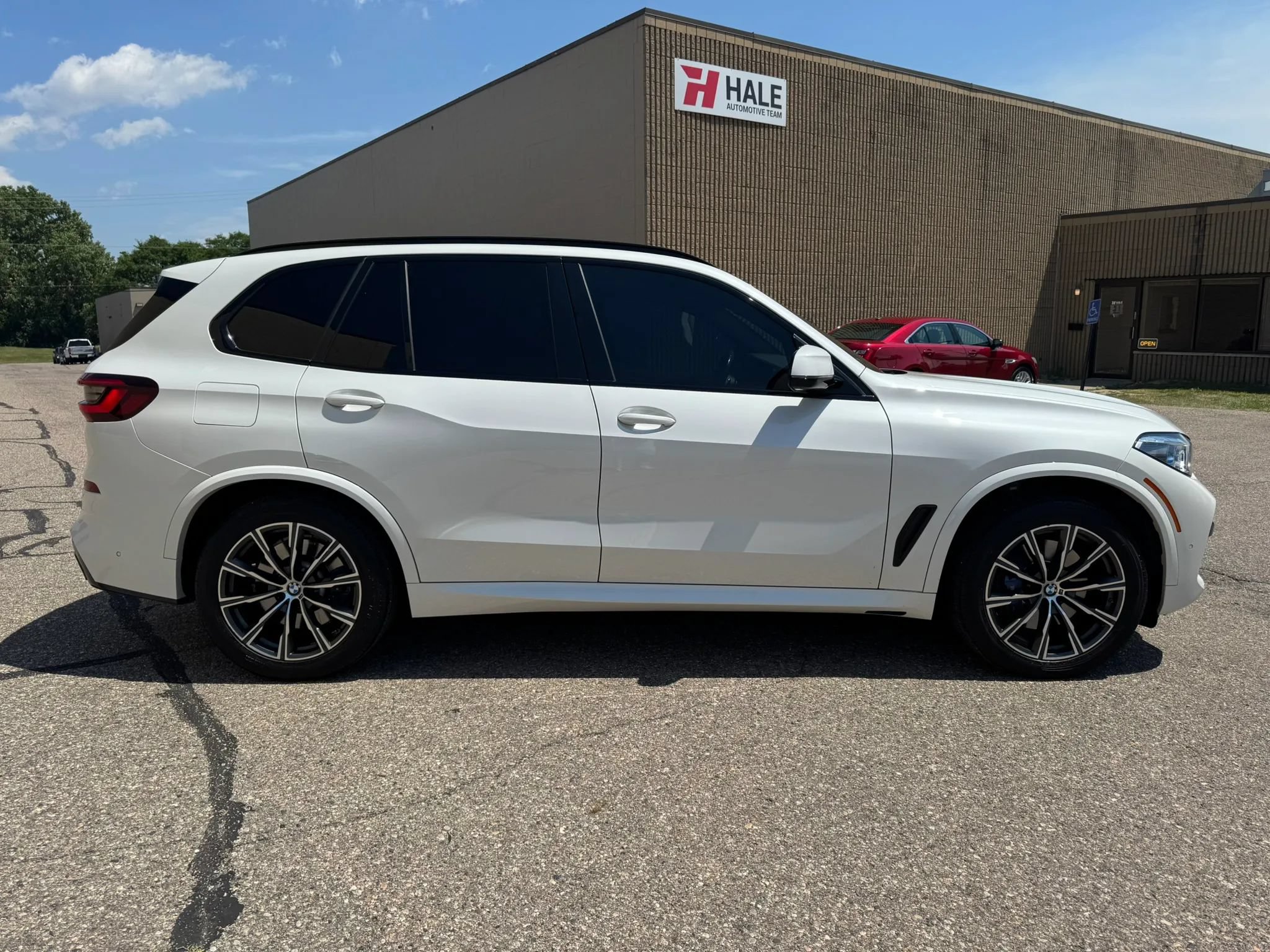Used 2021 BMW X5 xDrive40i w/ M Sport Package AWD/4WD image 11