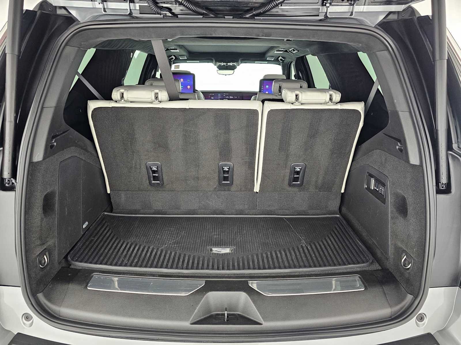 Certified 2025 Cadillac Escalade Sport Platinum w/ LPO, Floor Liner Package AWD/4WD image 16