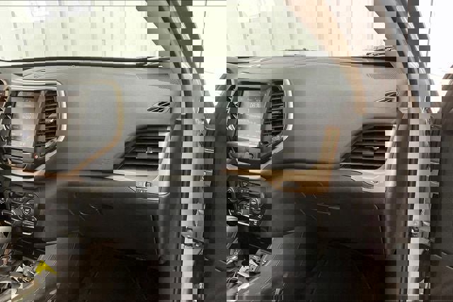 Used 2017 Jeep Cherokee Limited w/ Luxury Group image 18