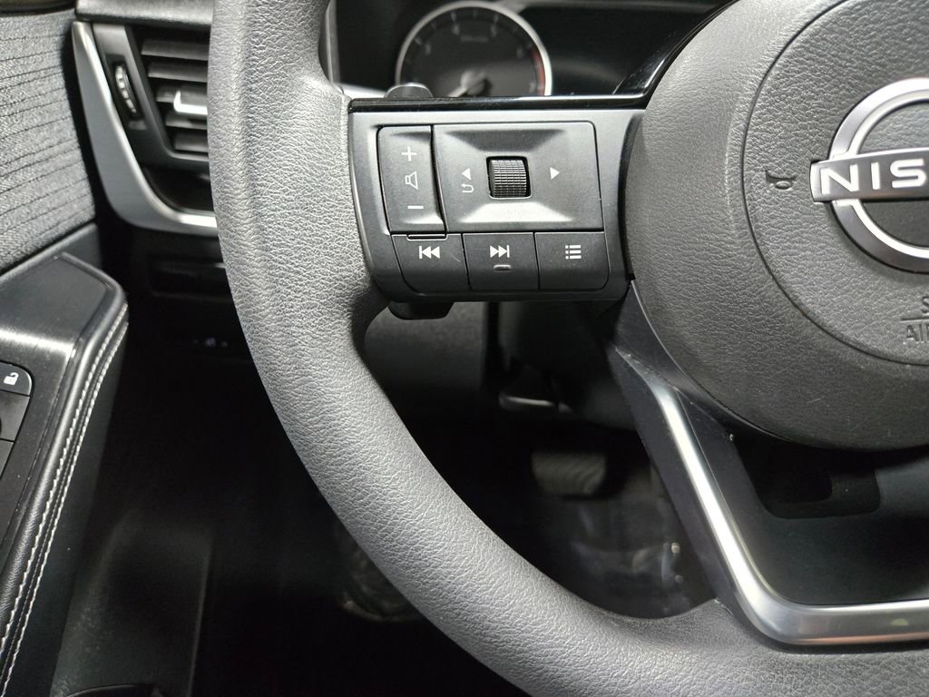 Used 2023 Nissan Rogue SV AWD/4WD image 12