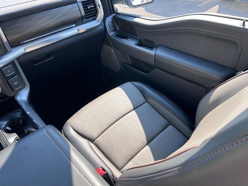 New 2025 Ford F150 Lariat w/ Equipment Group 501A Mid image 17