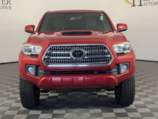 Used 2017 Toyota Tacoma TRD Sport w/ Tow Package RWD image 3