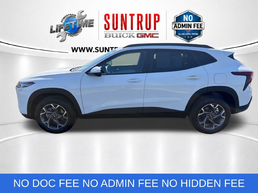 Used 2026 Chevrolet Trax LT FWD image 2