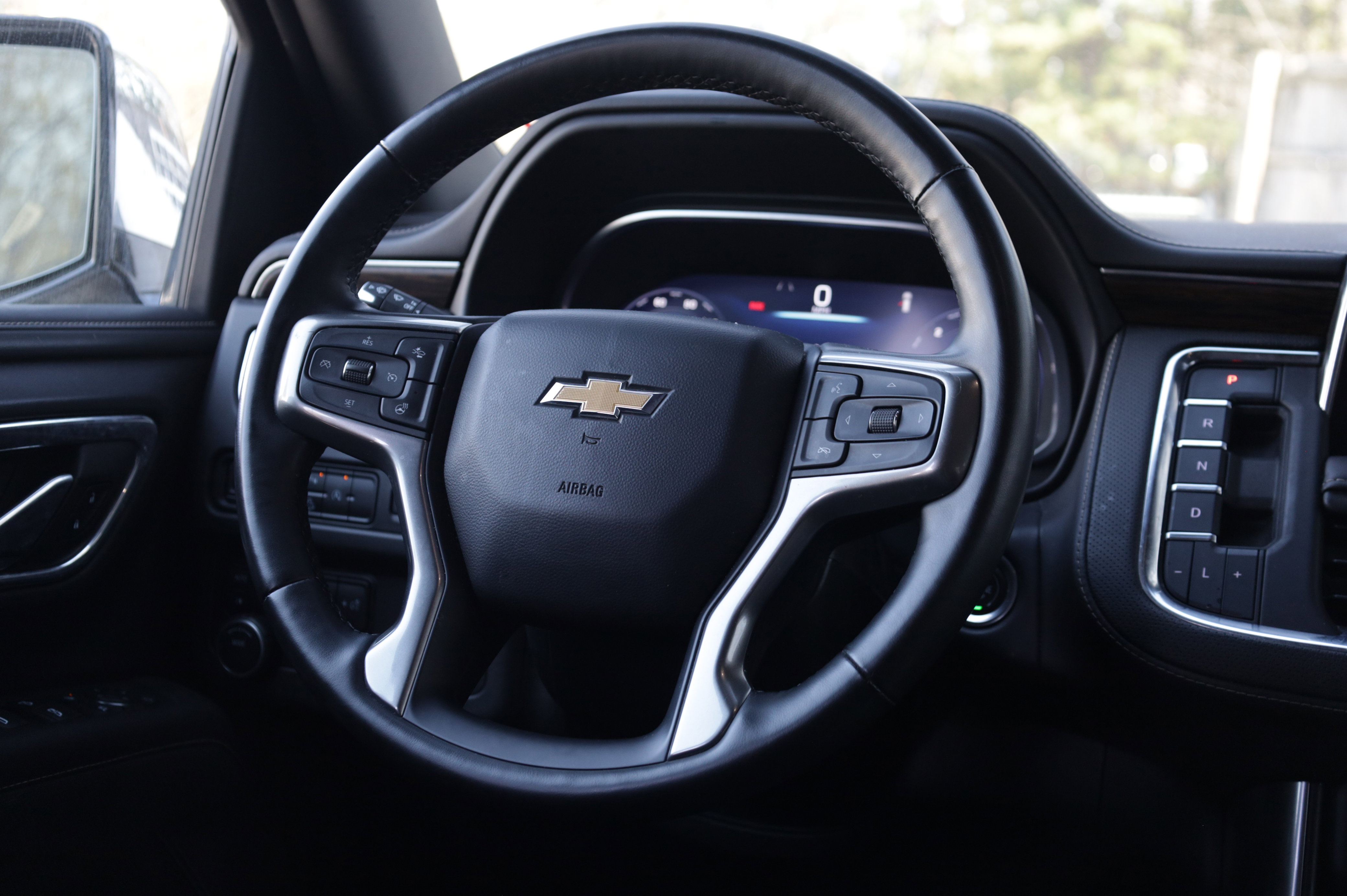 Used 2023 Chevrolet Suburban Premier image 7