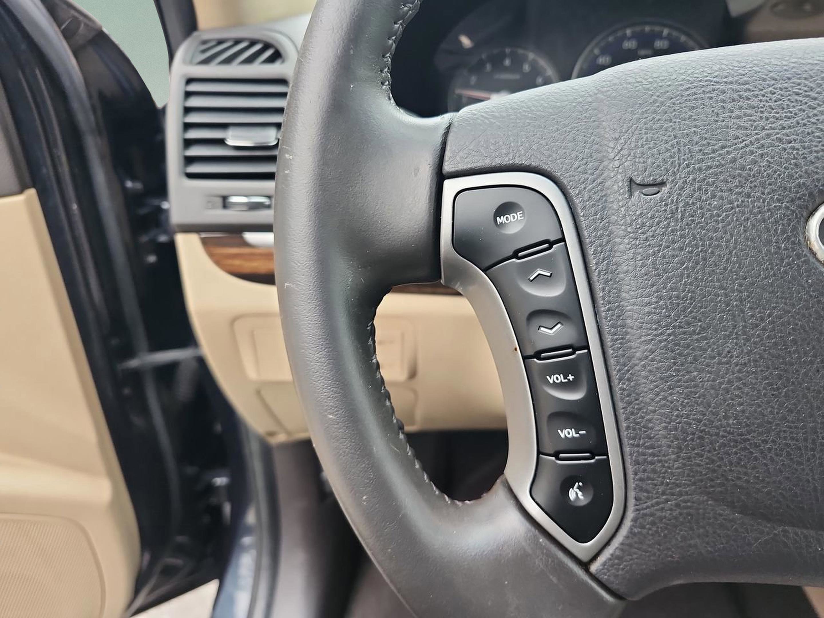 Used 2011 Hyundai Santa Fe Limited image 12