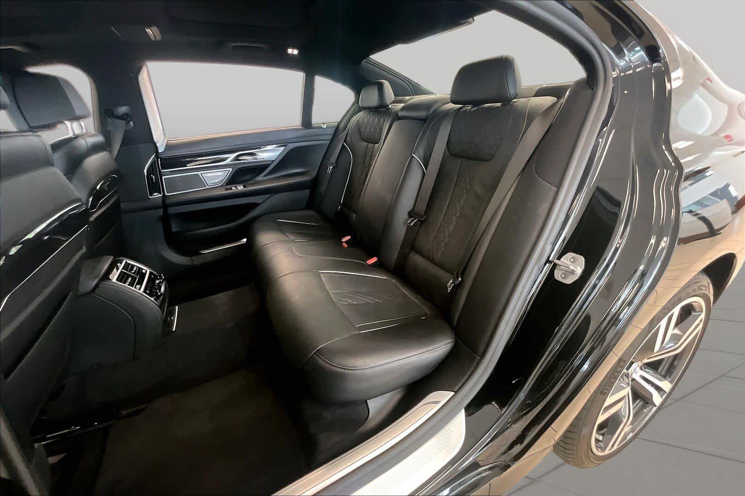 Used 2019 BMW 750i w/ Executive Package RWD image 16