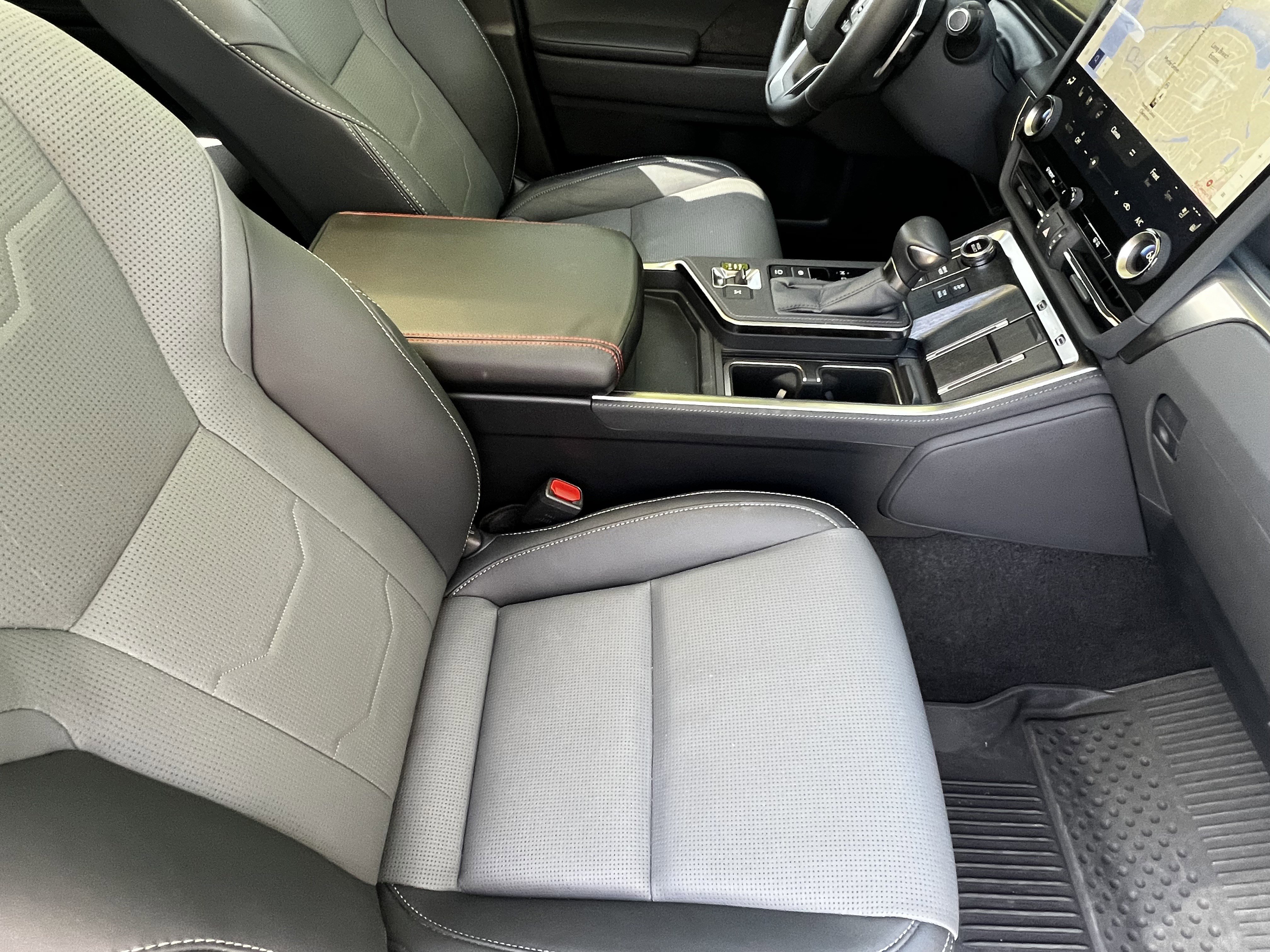 Used 2025 Lexus GX 550 w/ Accessory Package (2T) image 44