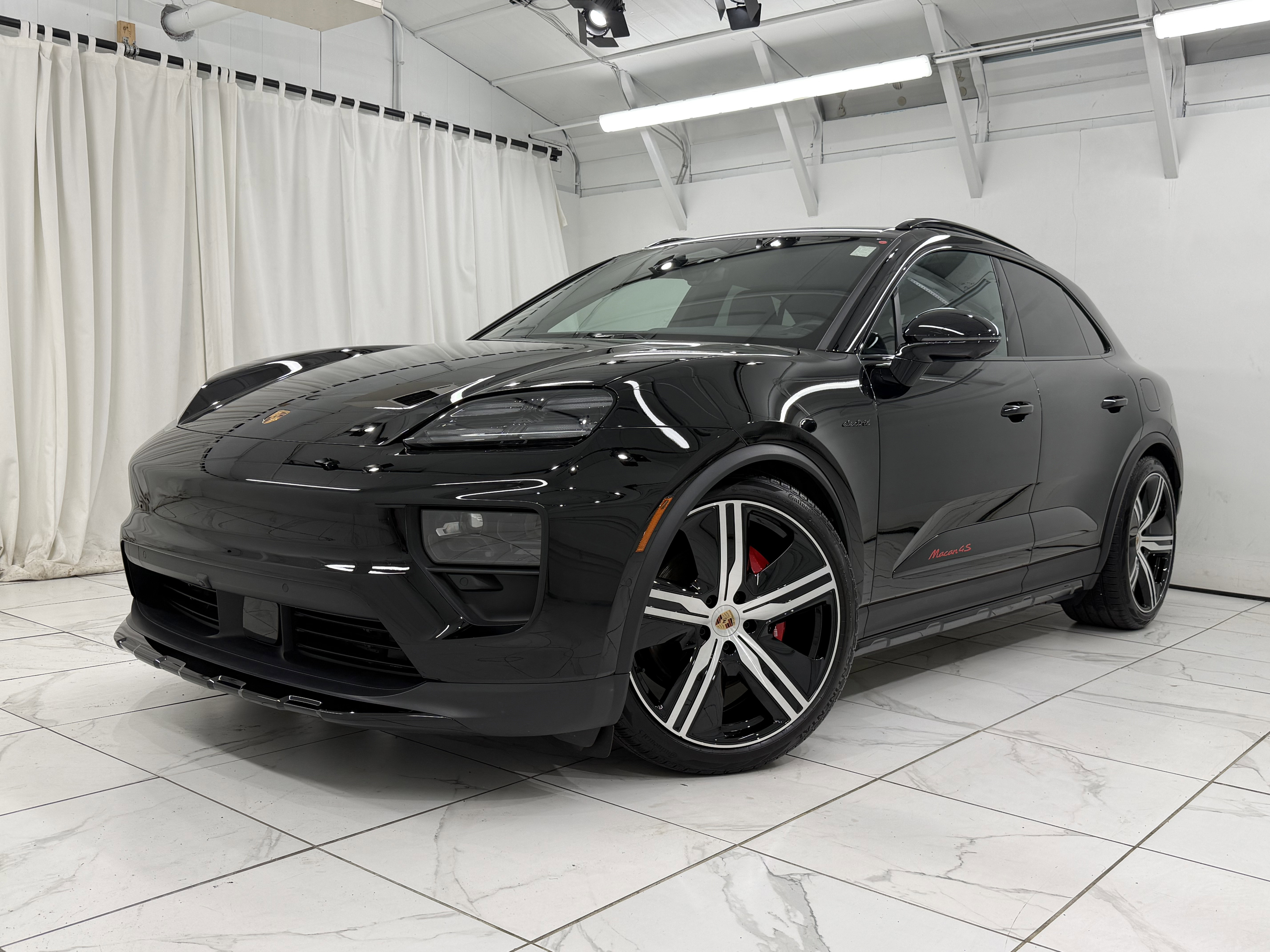 Certified 2025 Porsche Macan 4S Electric AWD/4WD image 7