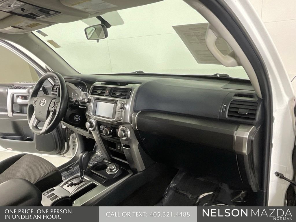 Used 2016 Toyota 4Runner SR5 AWD/4WD image 30