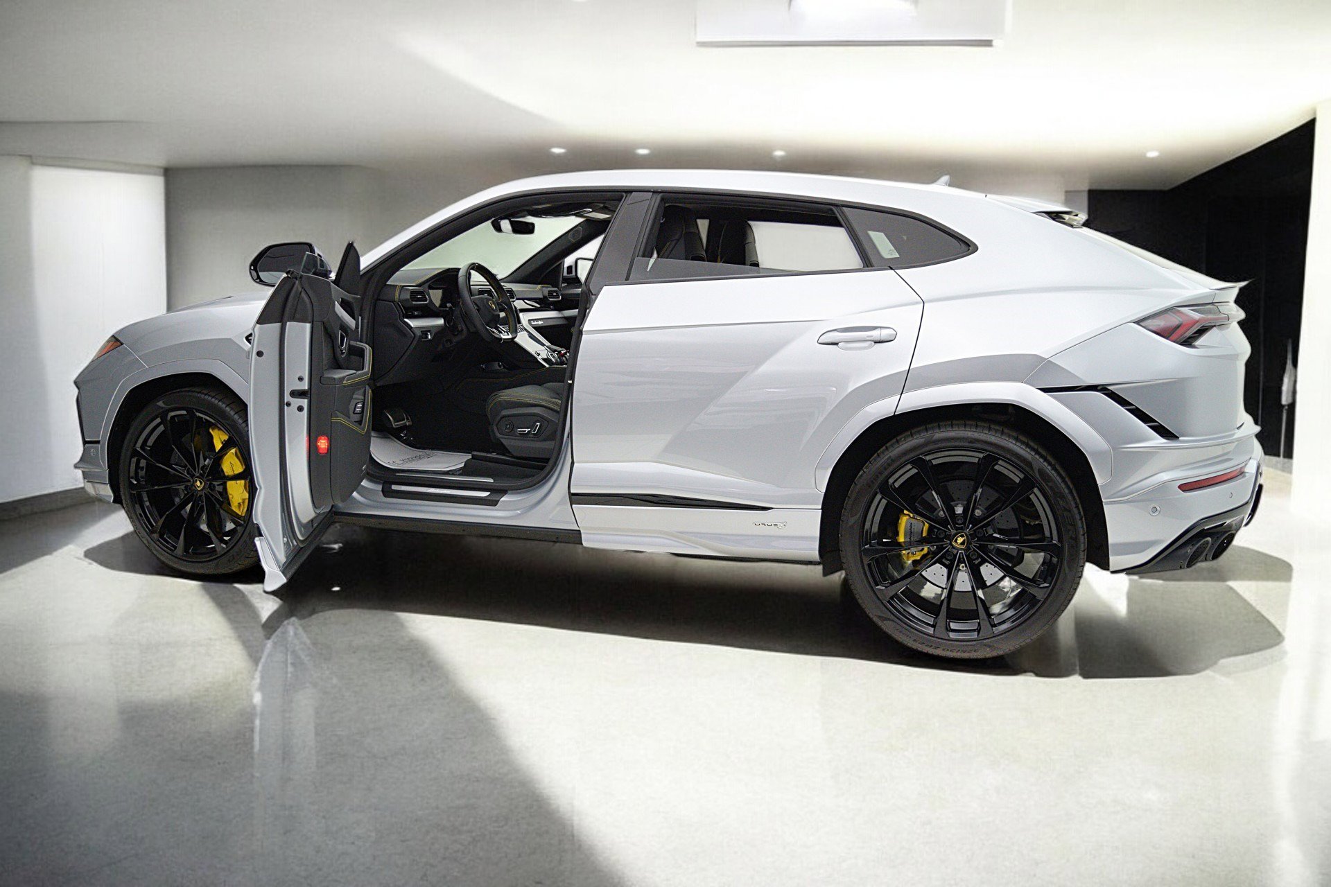 Used 2023 Lamborghini Urus S AWD/4WD image 6