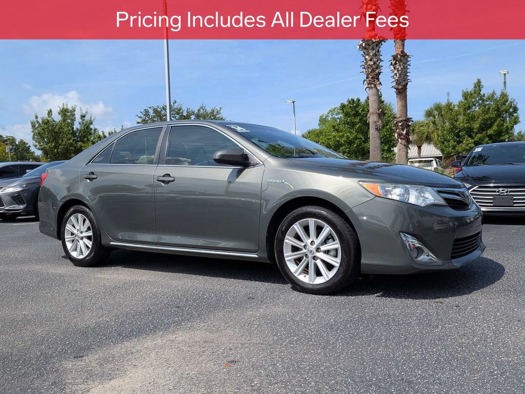 Used 2014 Toyota Camry XLE w/ Moonroof Package FWD image 2