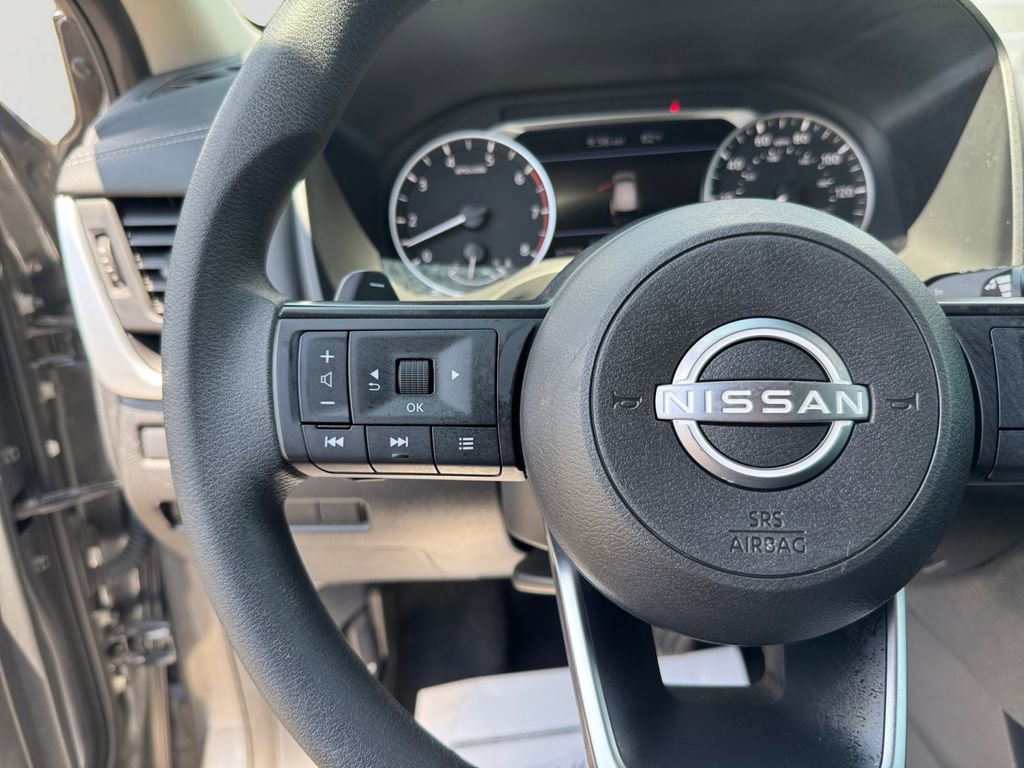 Used 2024 Nissan Rogue S FWD image 21