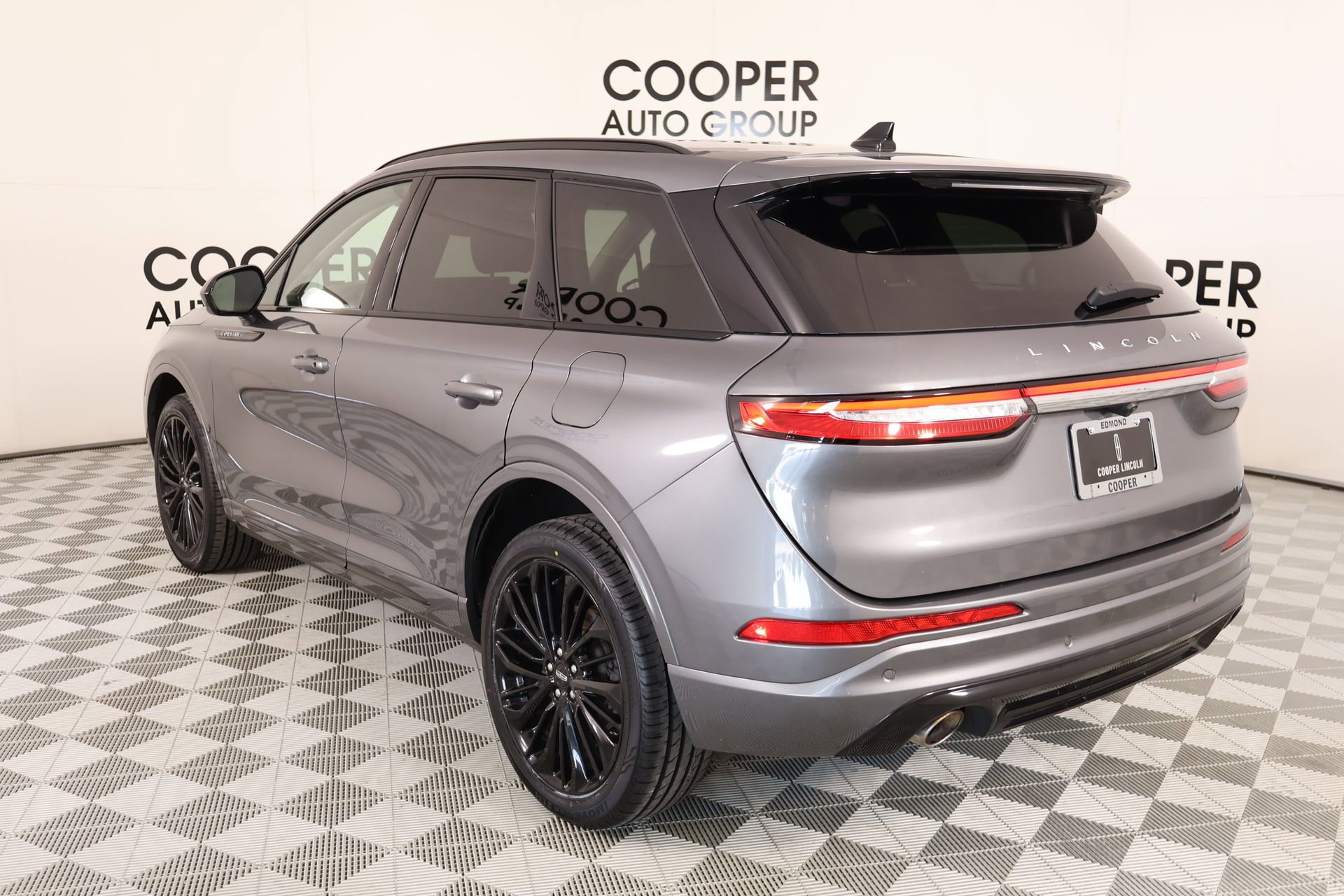 Used 2023 Lincoln Corsair Reserve w/ Jet Appearance Package FWD image 23