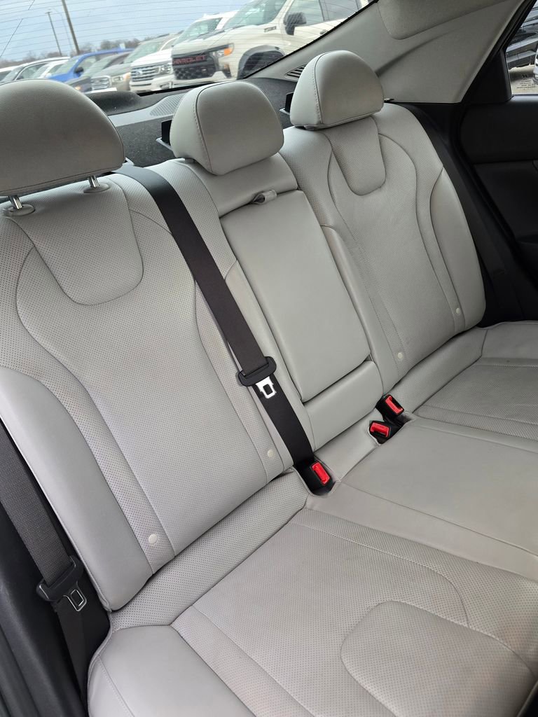 Used 2021 Hyundai Elantra Limited image 17