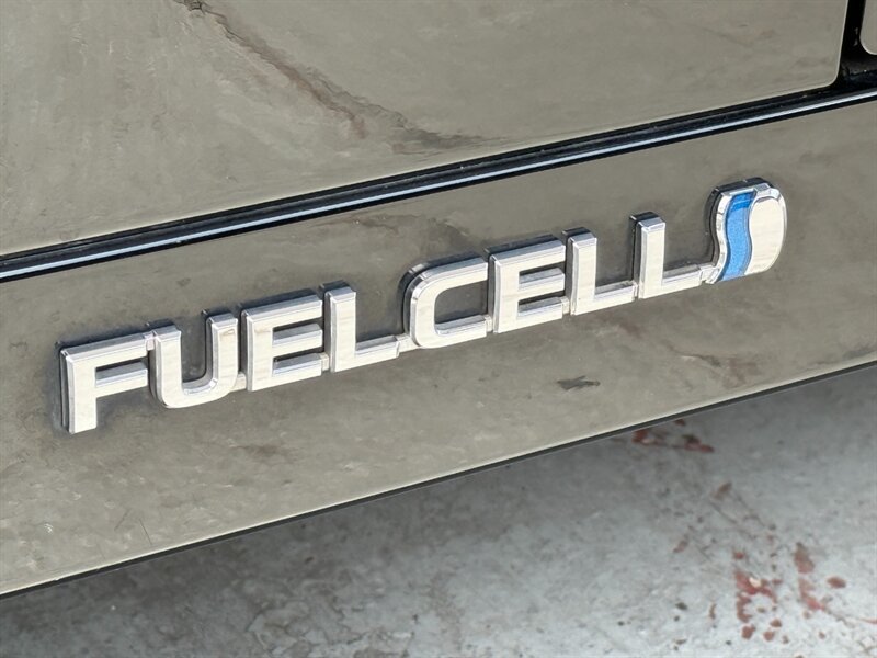 Used 2022 Toyota Mirai w/ Advanced Technology Package RWD image 2
