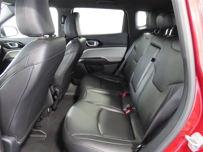 Used 2025 Jeep Compass Limited AWD/4WD image 31
